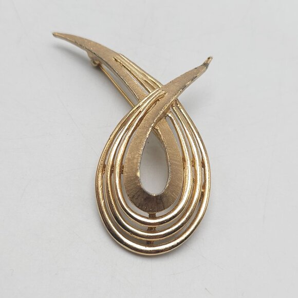 Vintage Boucher Gold Tone Ribbon Brooch Numbered Piece 8674 Circa 1960s - Picture 2 of 6